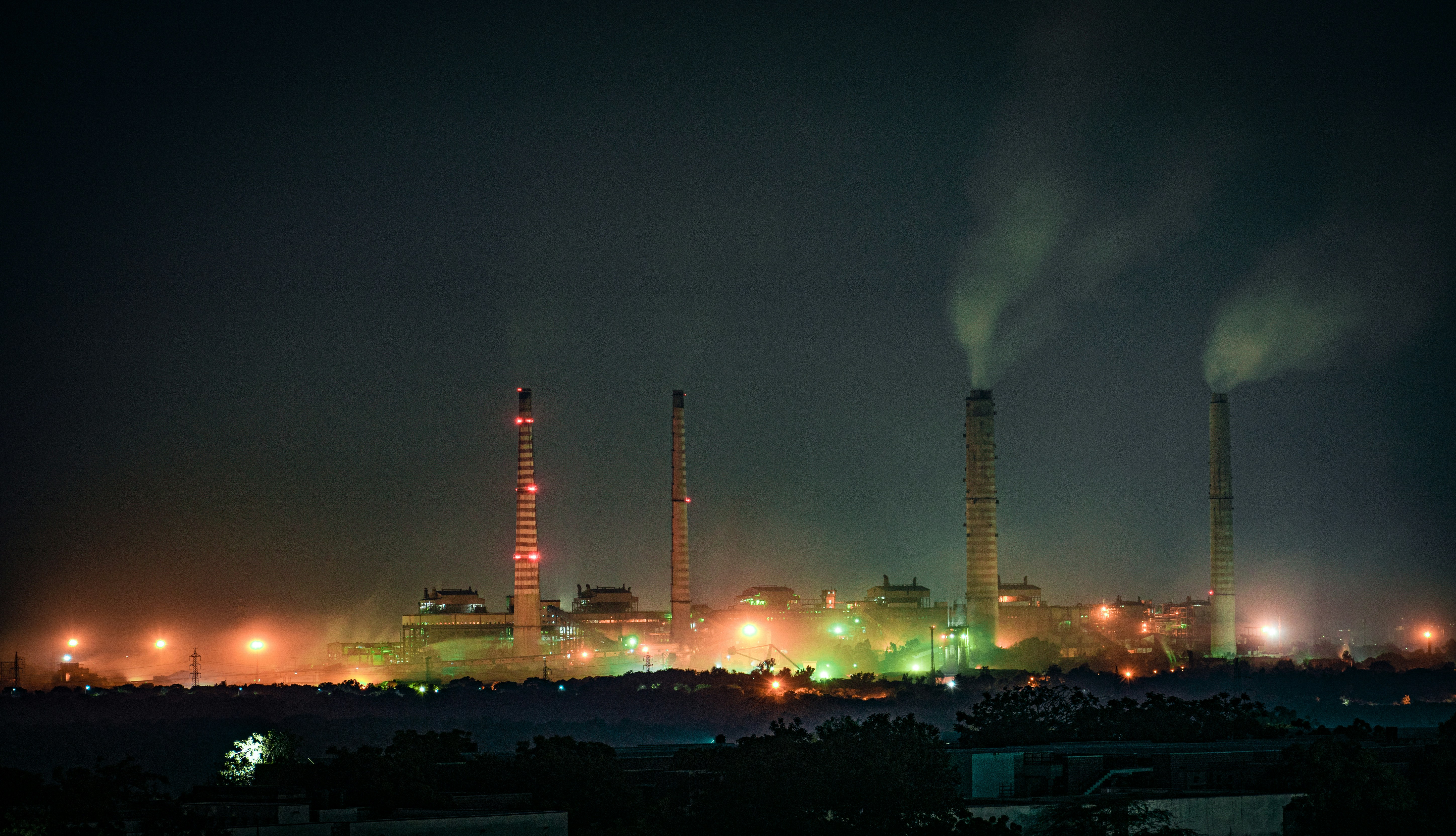 https://unsplash.com/photos/industrial-plant-with-smoke-billowing-from-chimneys-23BRp1we8n0?utm_source=unsplash&utm_medium=referral&utm_content=creditShareLink
